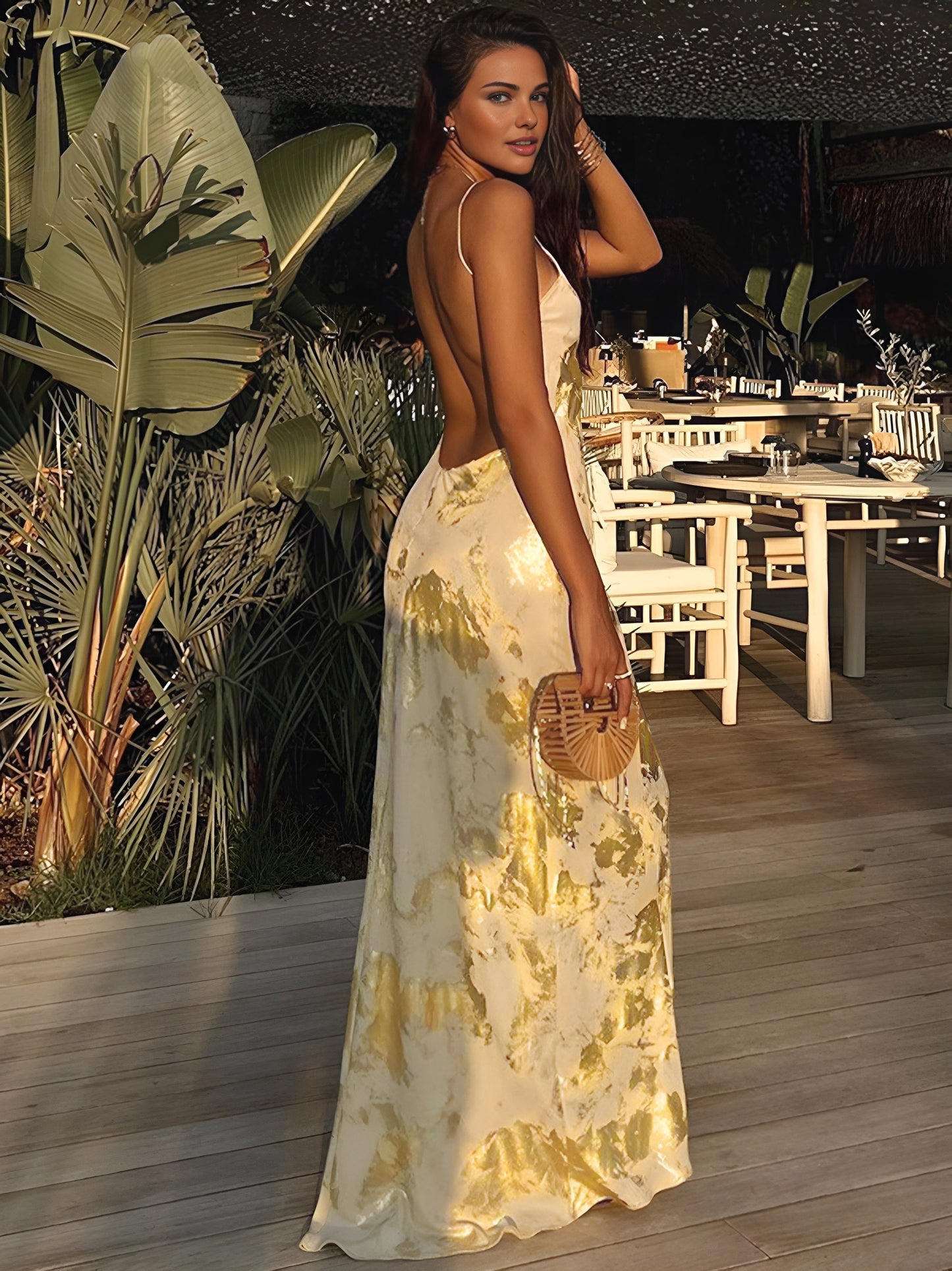 Beautifully Finished Dress in a Timeless Design