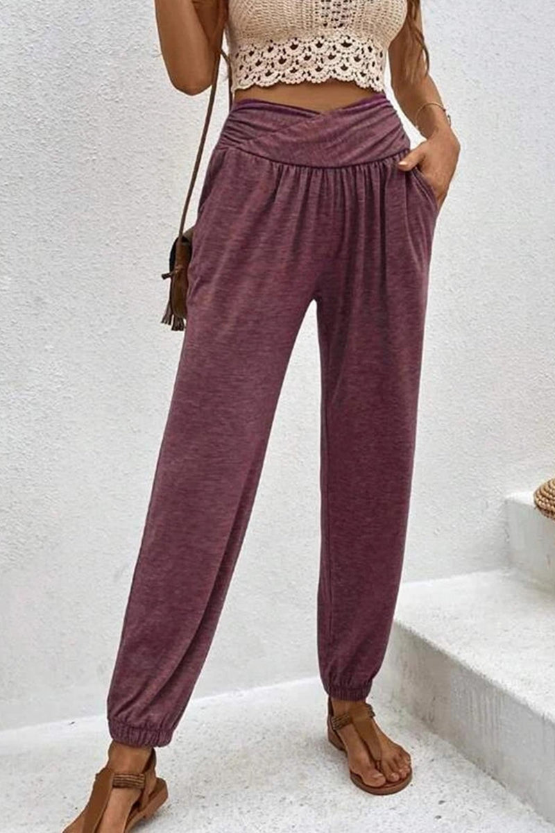 Effortlessly Elegant Pants with a Timeless Design