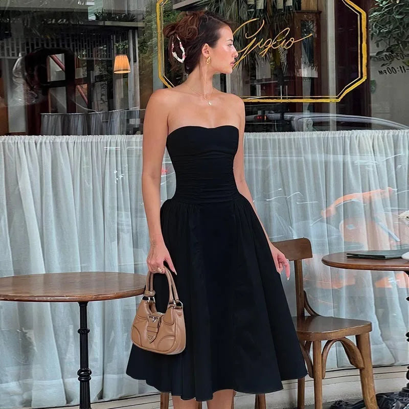 Beautifully Finished Dress in a Timeless Design