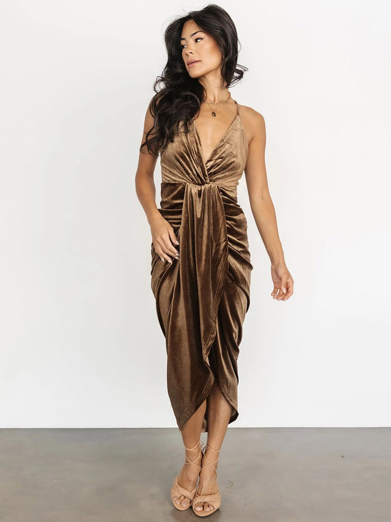 Gracefully Styled Dress for Any Occasion