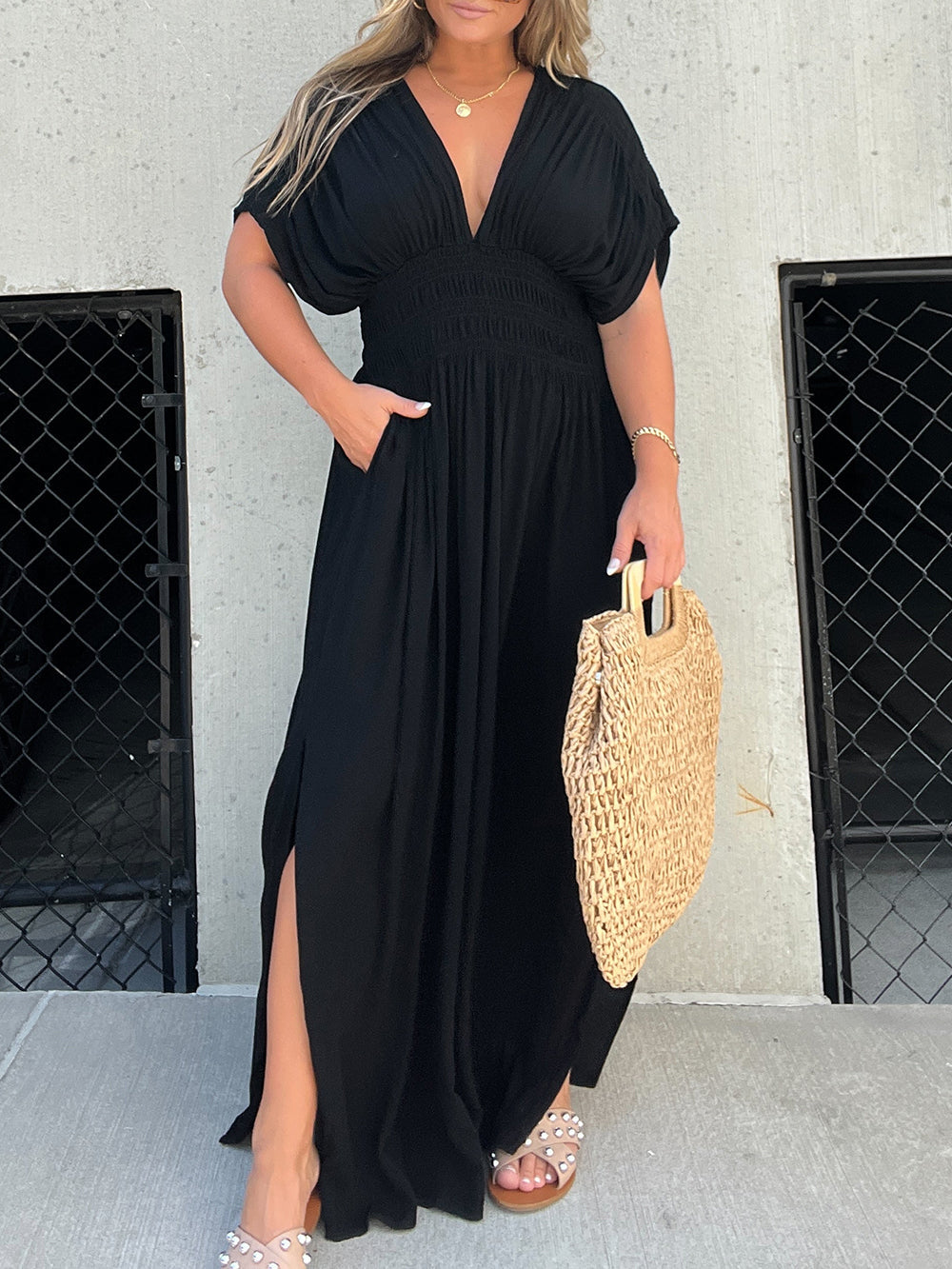 Beautifully Finished Dress in a Timeless Design