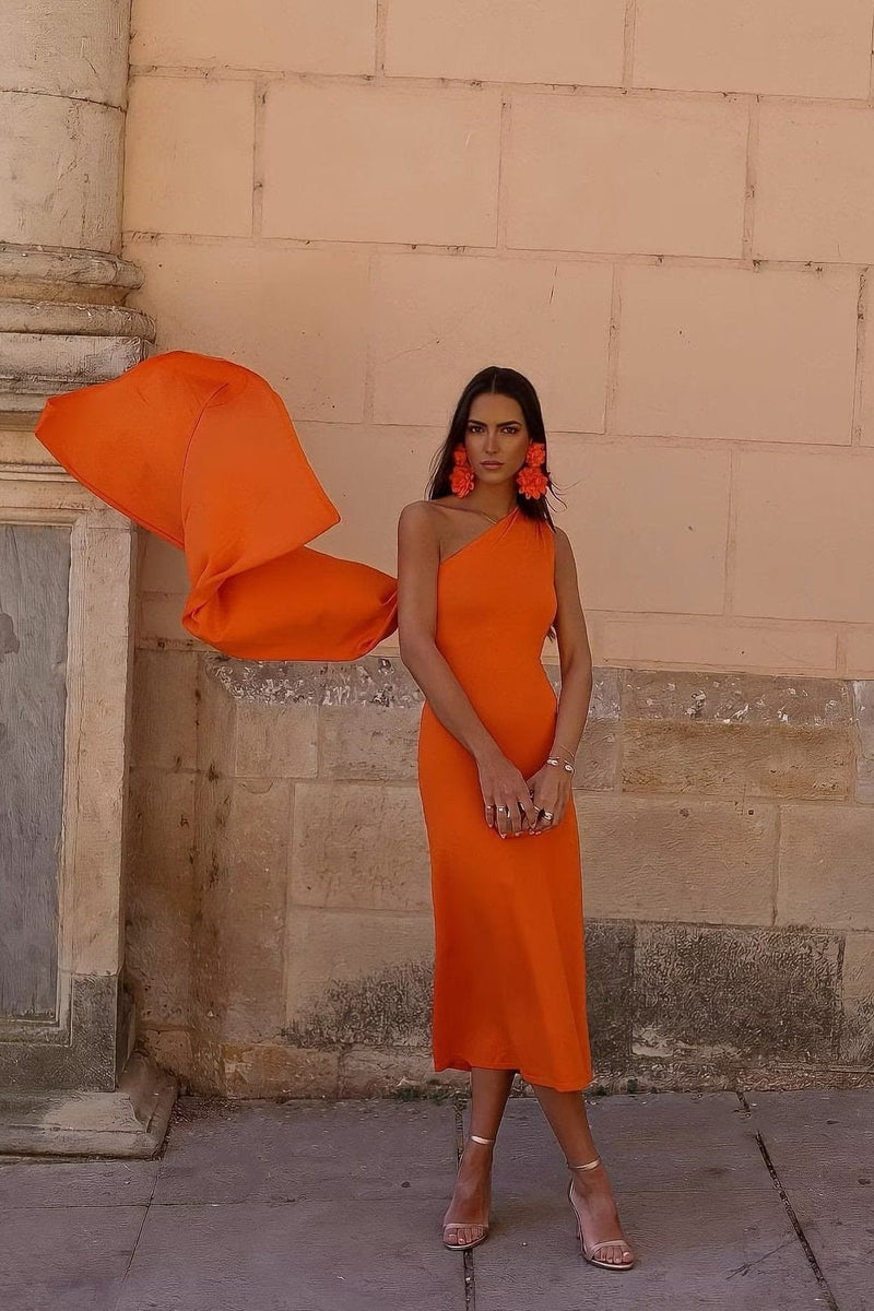 Well Tailored Dress with a Graceful Silhouette