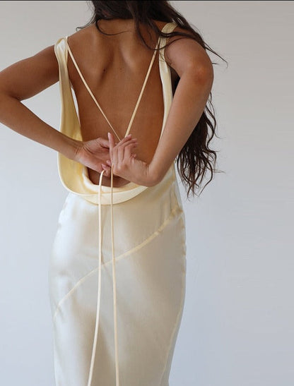 Effortlessly Elegant Dress with a Timeless Design