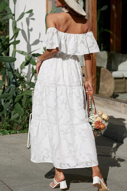Effortlessly Elegant Dress with a Timeless Design