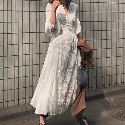 Effortlessly Elegant Dress with a Timeless Design