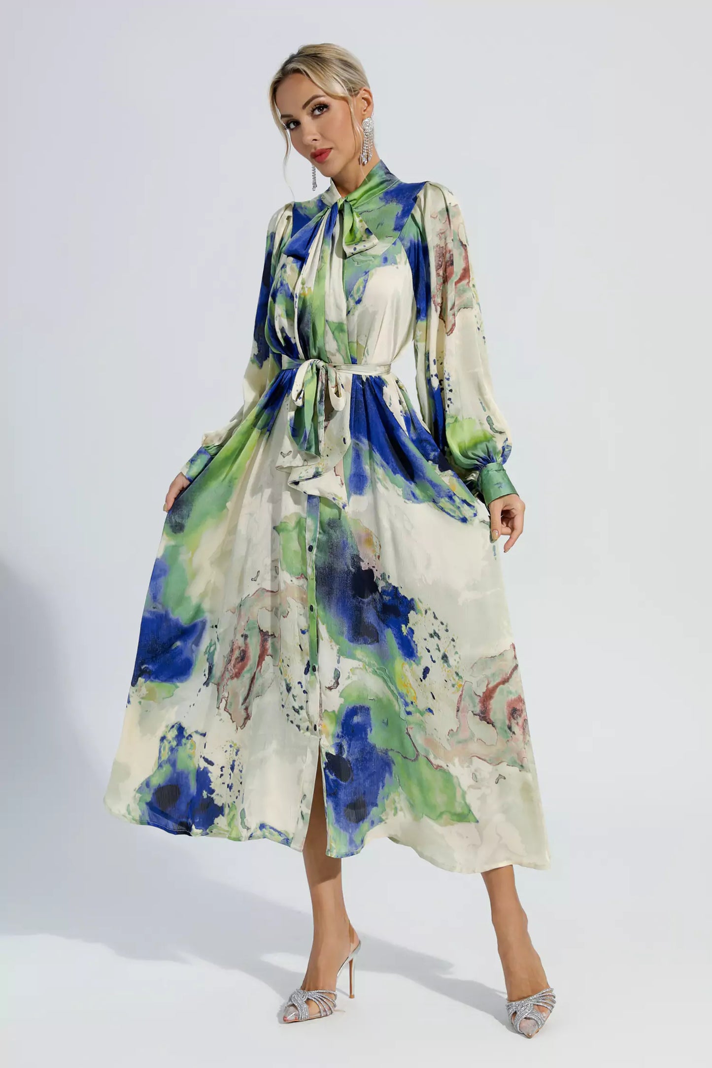 Effortlessly Elegant Dress with a Timeless Design