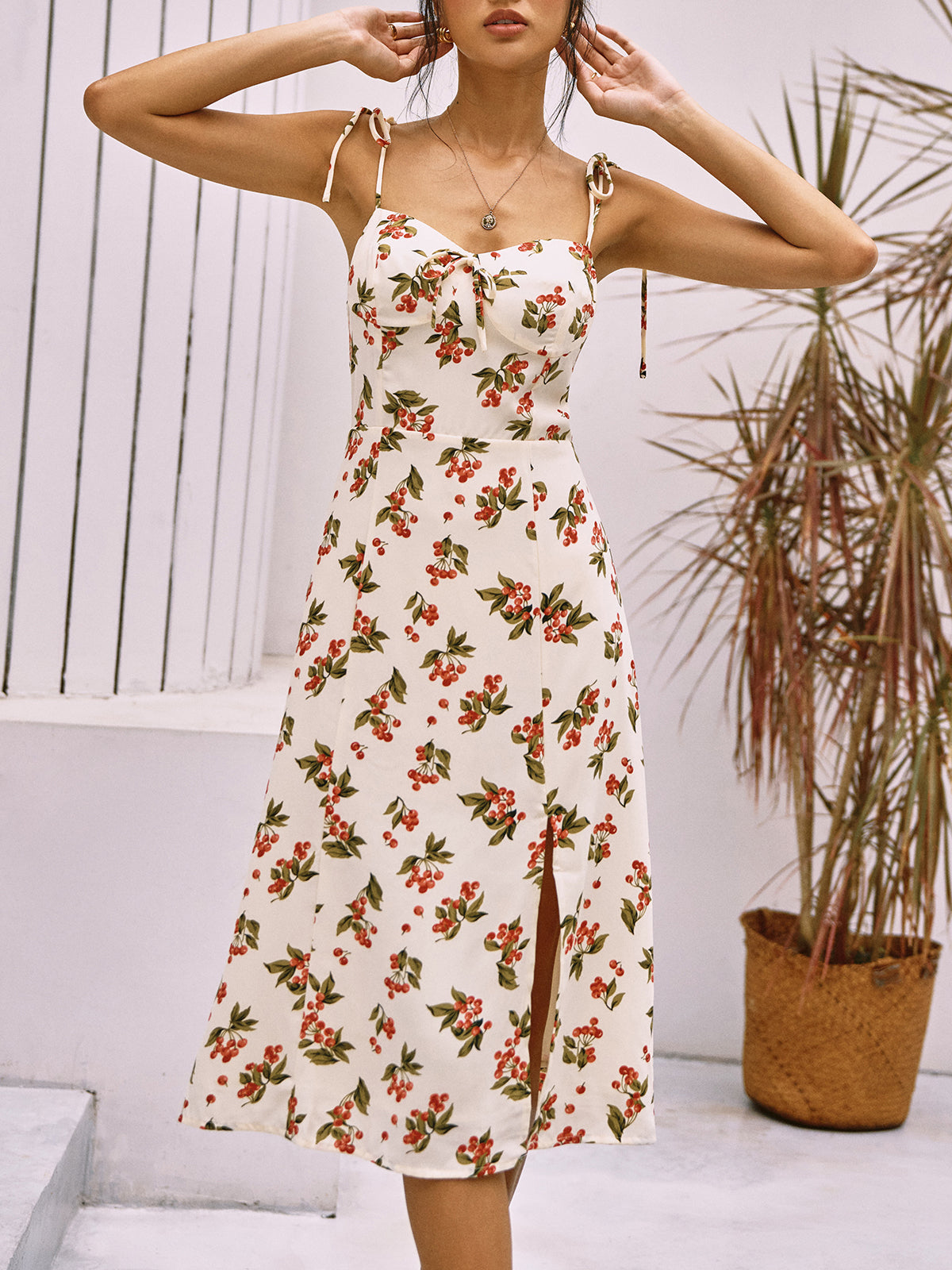 Effortlessly Elegant Dress with a Timeless Design