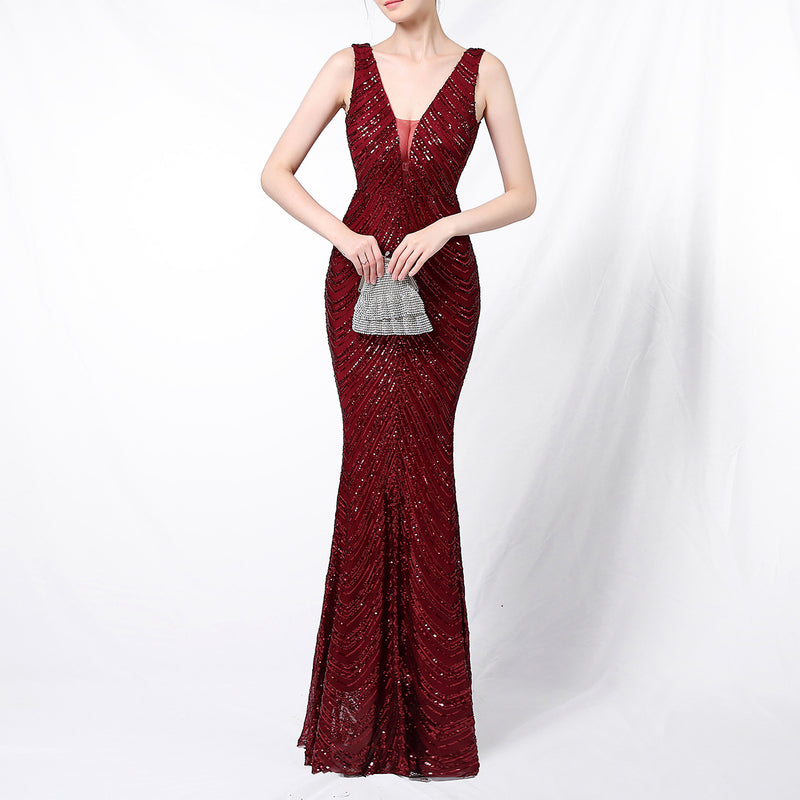 Beautifully Finished Dress in a Timeless Design