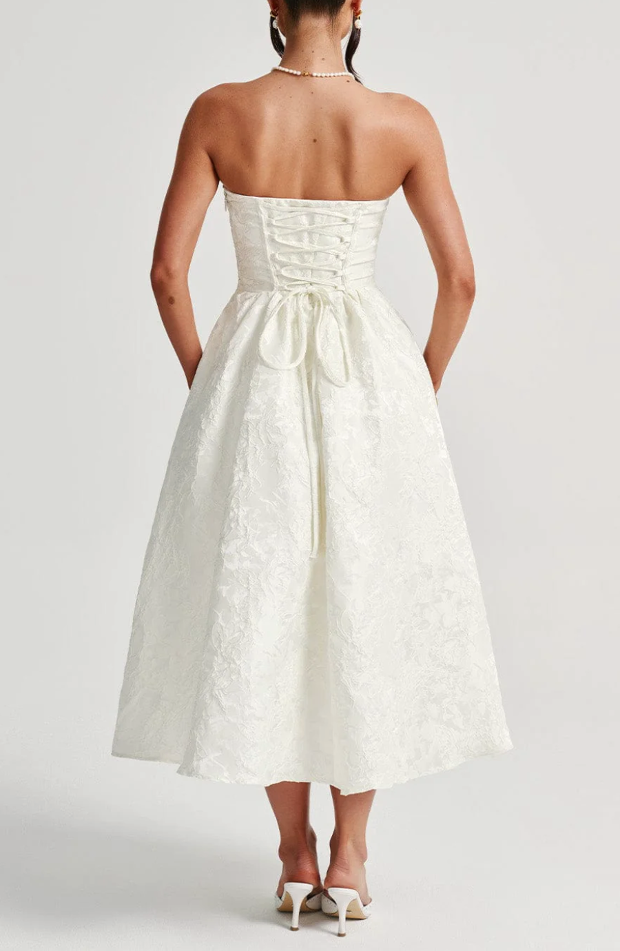 Gracefully Styled Dress for Any Occasion