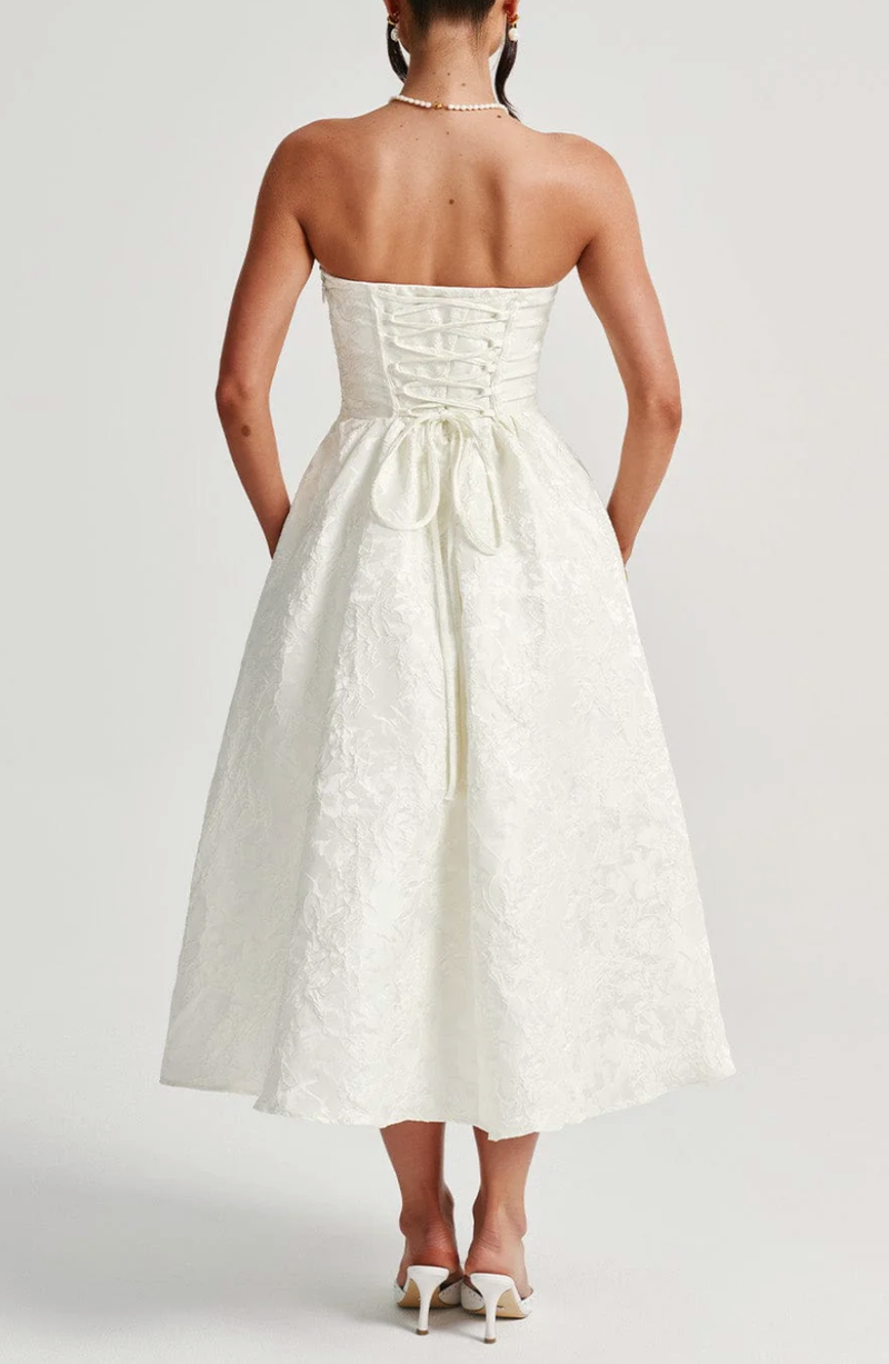 Gracefully Styled Dress for Any Occasion