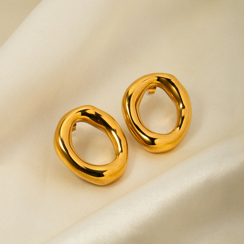 Romantic Gold Earring for Special Moments