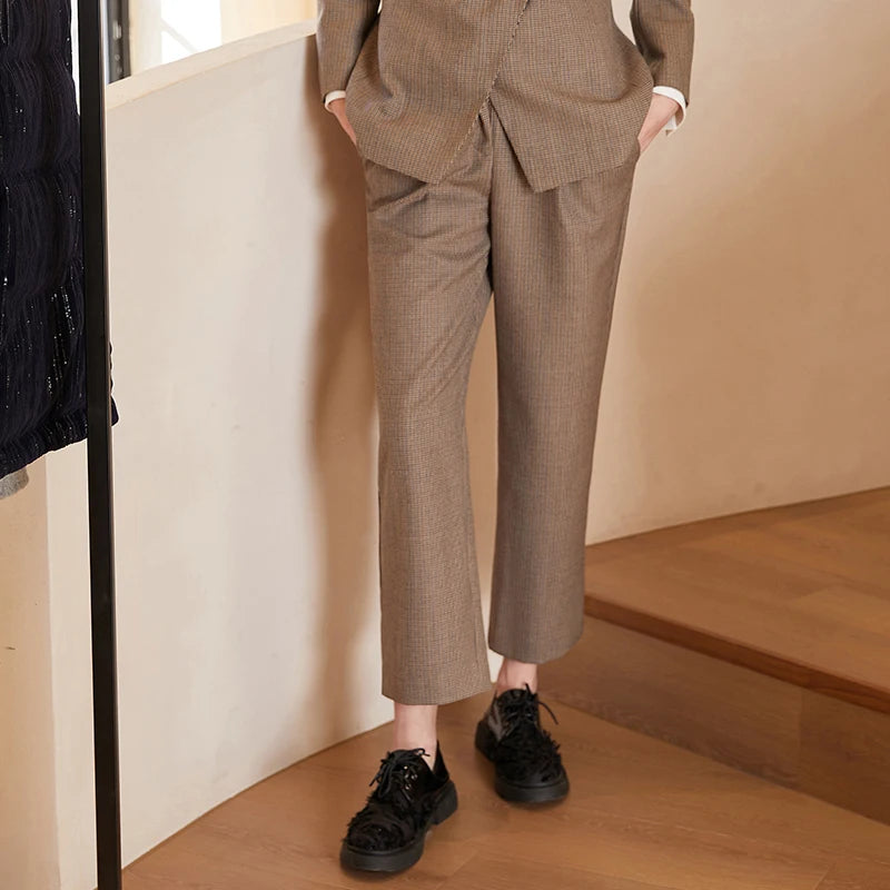 Classic Vintage Pants with a Flattering Fit