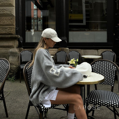 Well Tailored Sweater with a Graceful Silhouette