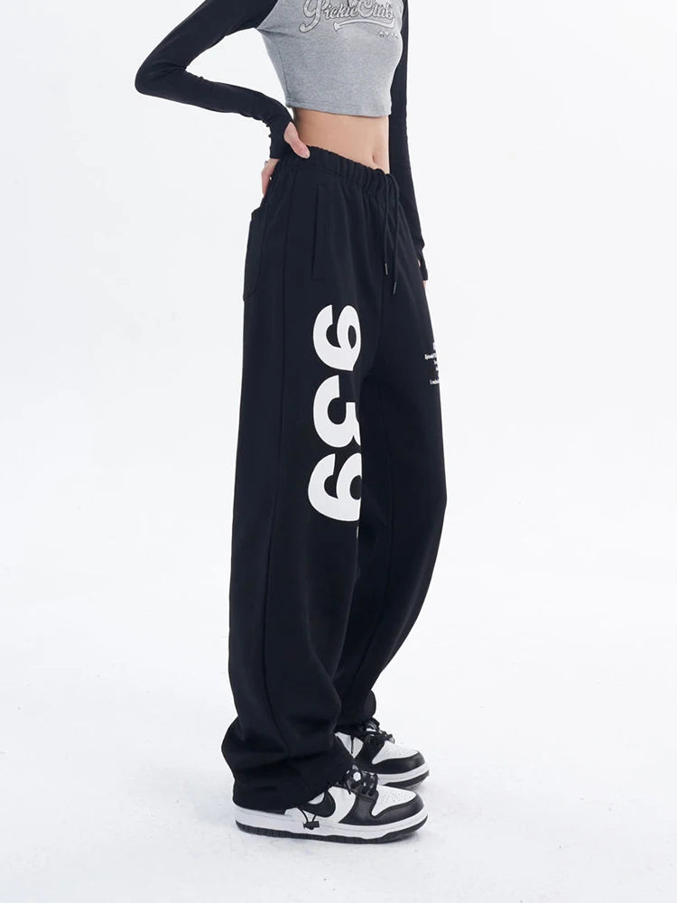 Elegantly Styled Trousers for Everyday Wear