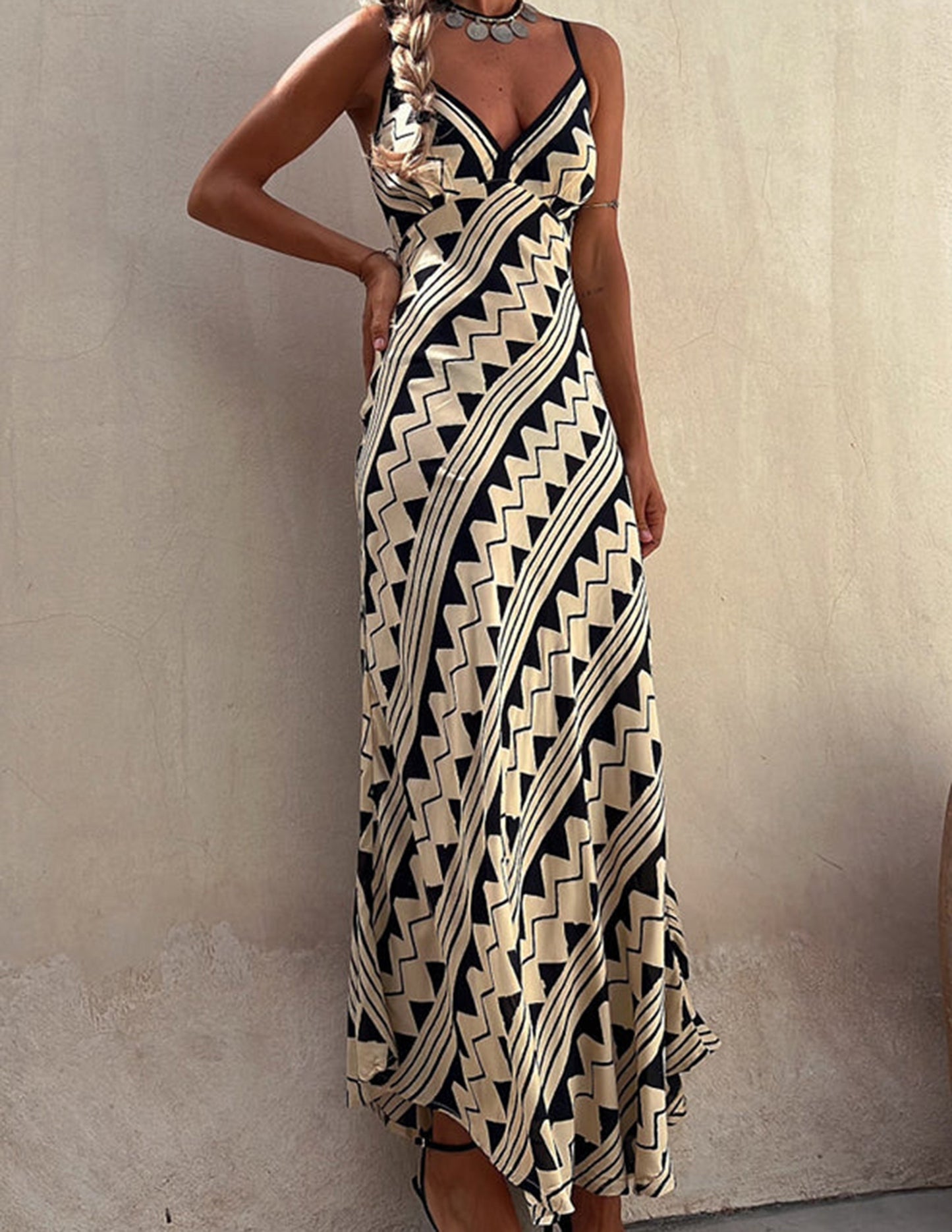 Beautifully Finished Dress in a Timeless Design