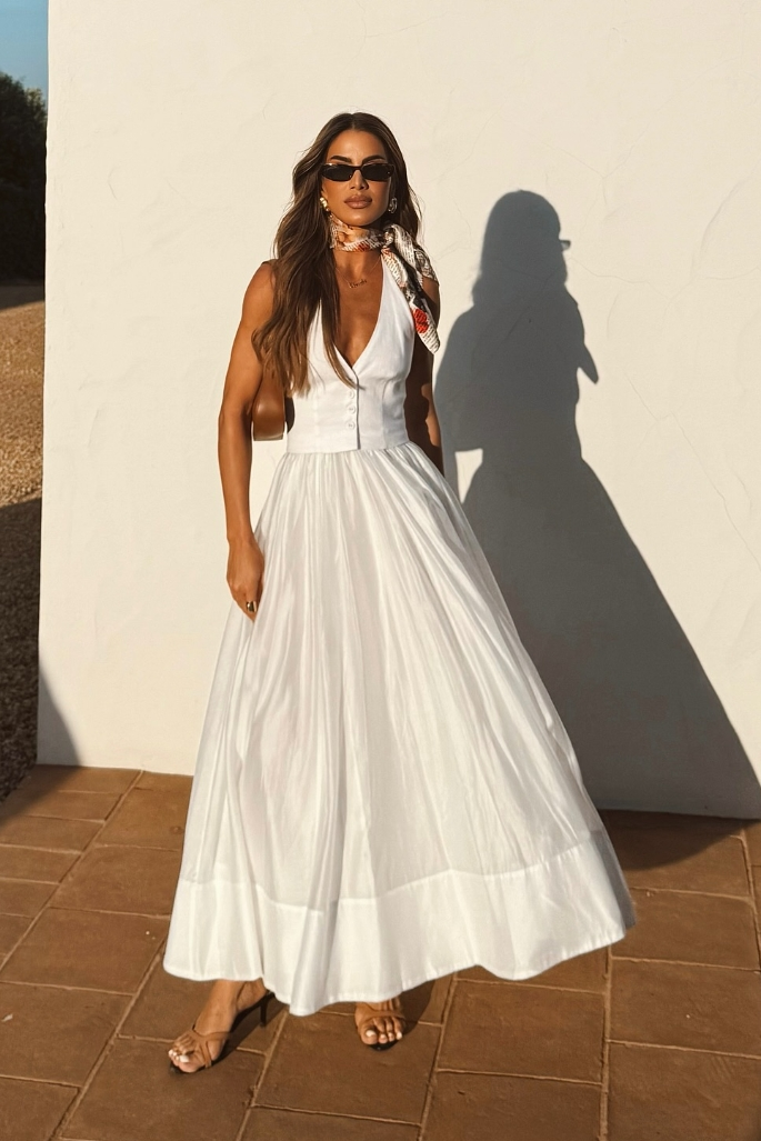Beautifully Finished Dress in a Timeless Design