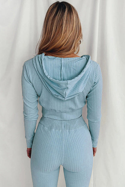 Effortlessly Elegant Pants with a Timeless Design