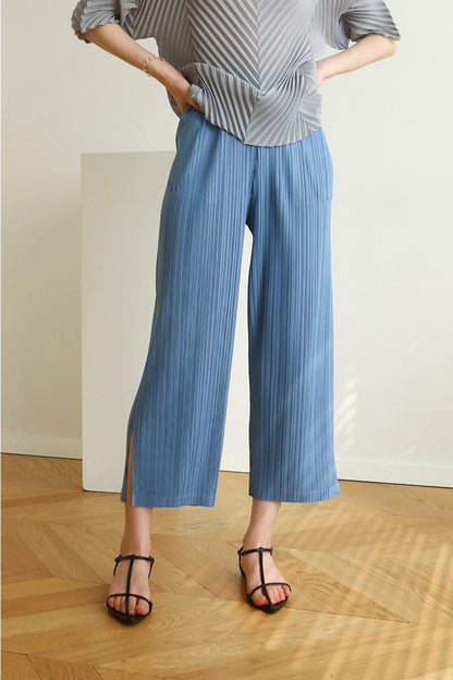 Classic Vintage Pants with a Flattering Fit