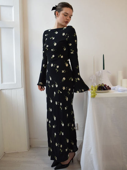 Effortlessly Elegant Dress with a Timeless Design