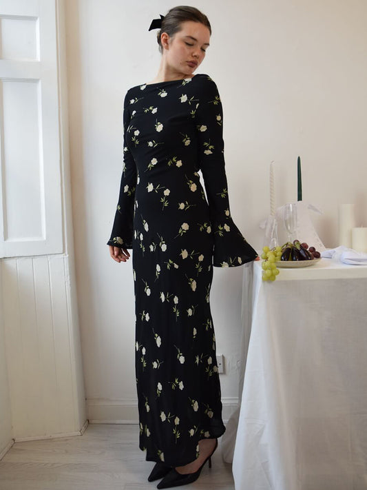 Effortlessly Elegant Dress with a Timeless Design