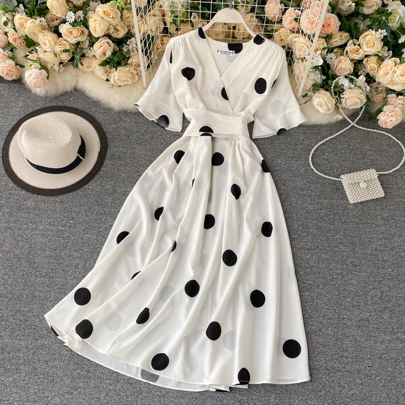 Classic Vintage Dress with a Flattering Fit