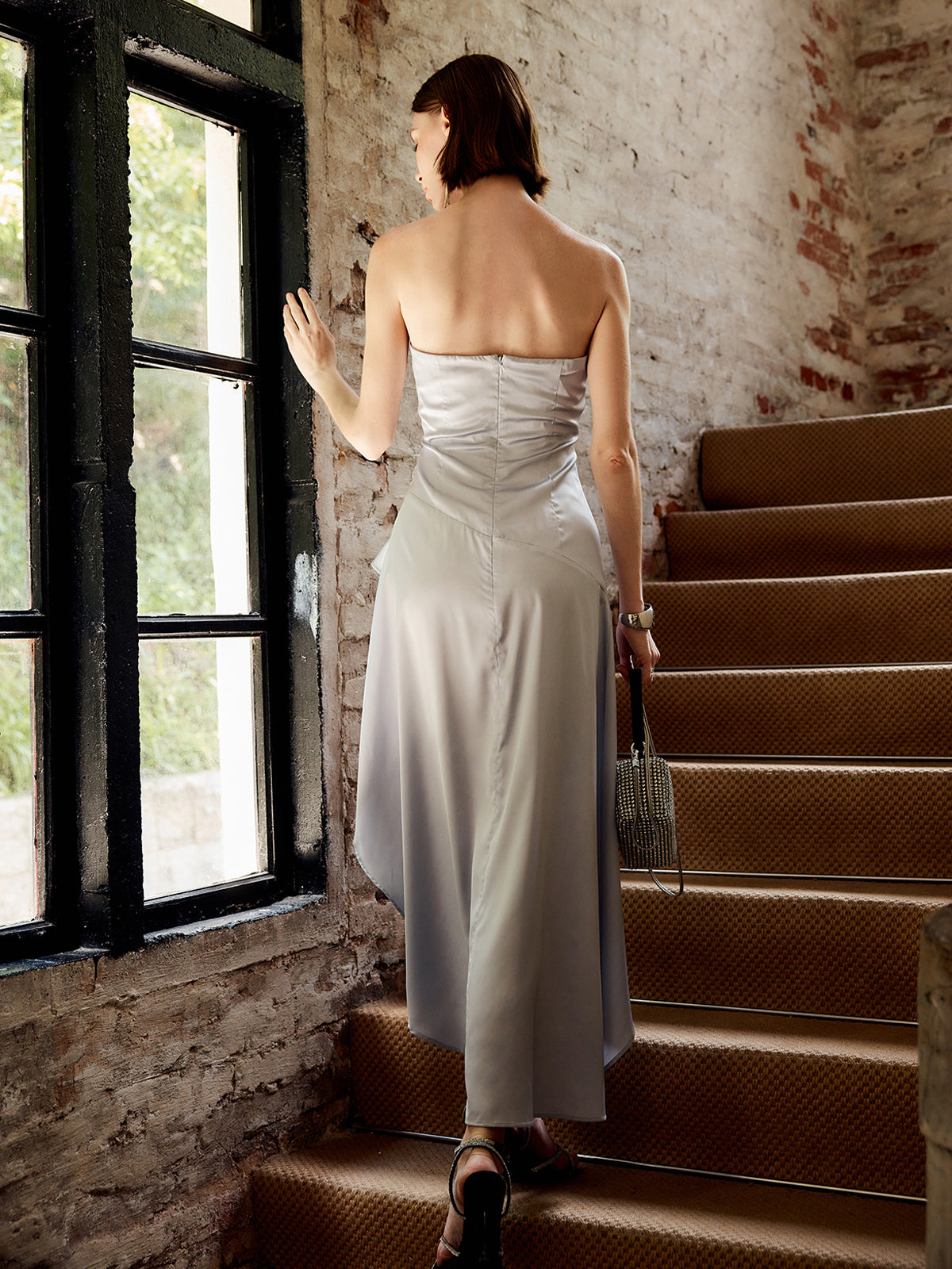 Beautifully Finished Dress in a Timeless Design