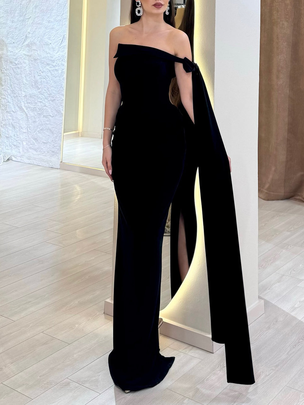 Effortlessly Elegant Dress with a Timeless Design