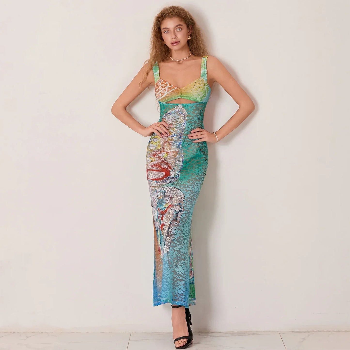 Beautifully Finished Dress in a Timeless Design