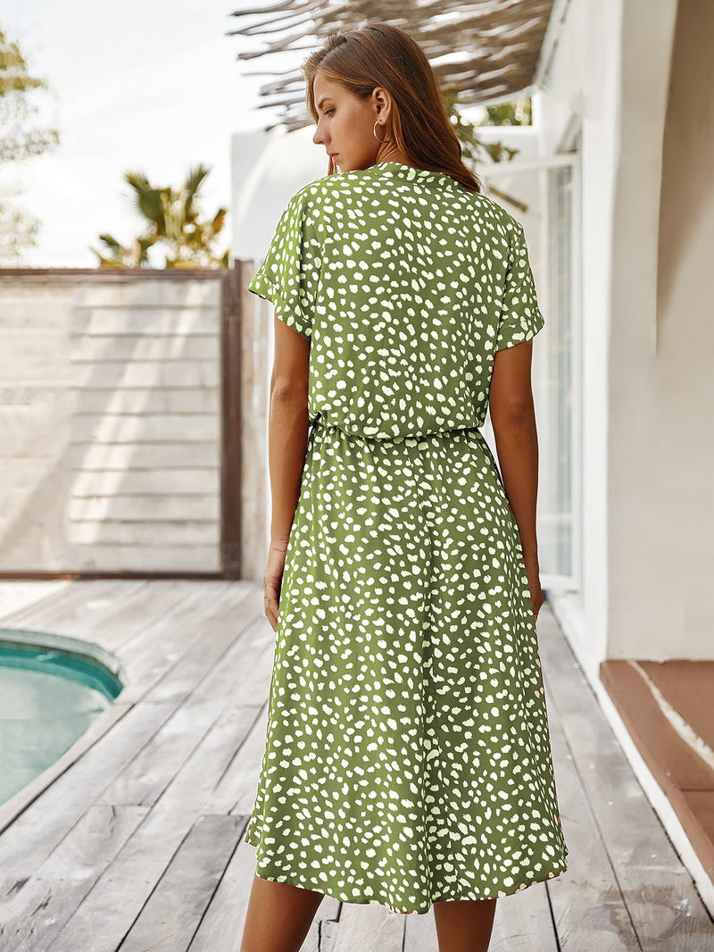 Well Tailored Dress with a Graceful Silhouette