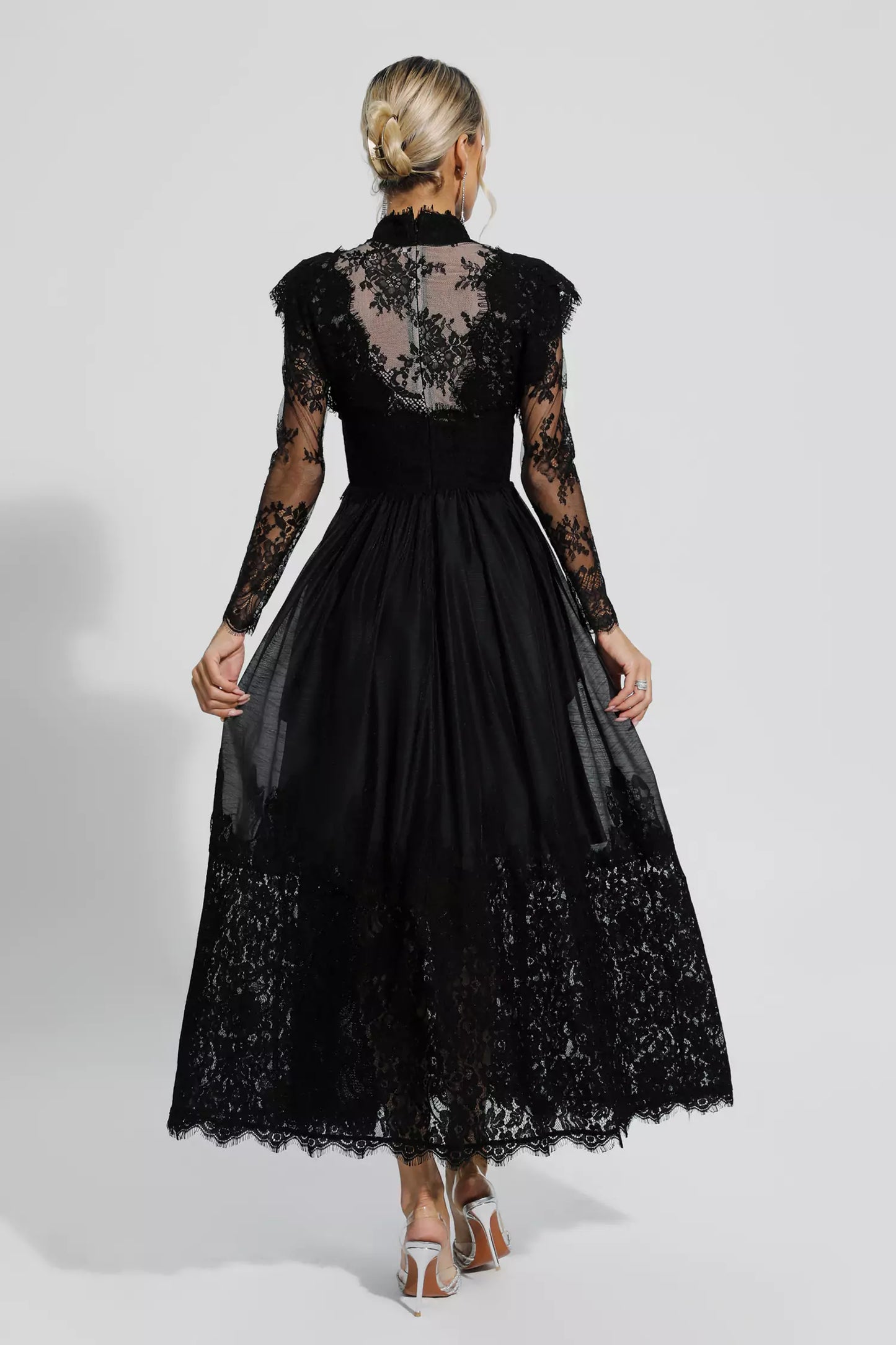 Gracefully Styled Dress for Any Occasion