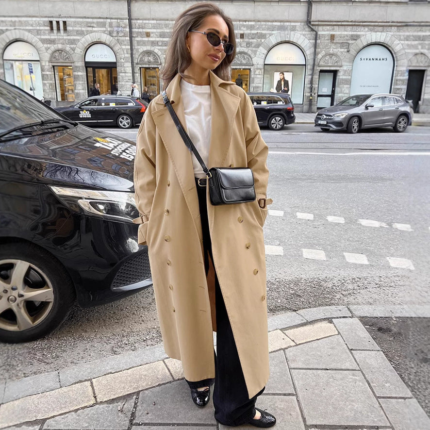 Well Tailored Coat with a Graceful Silhouette