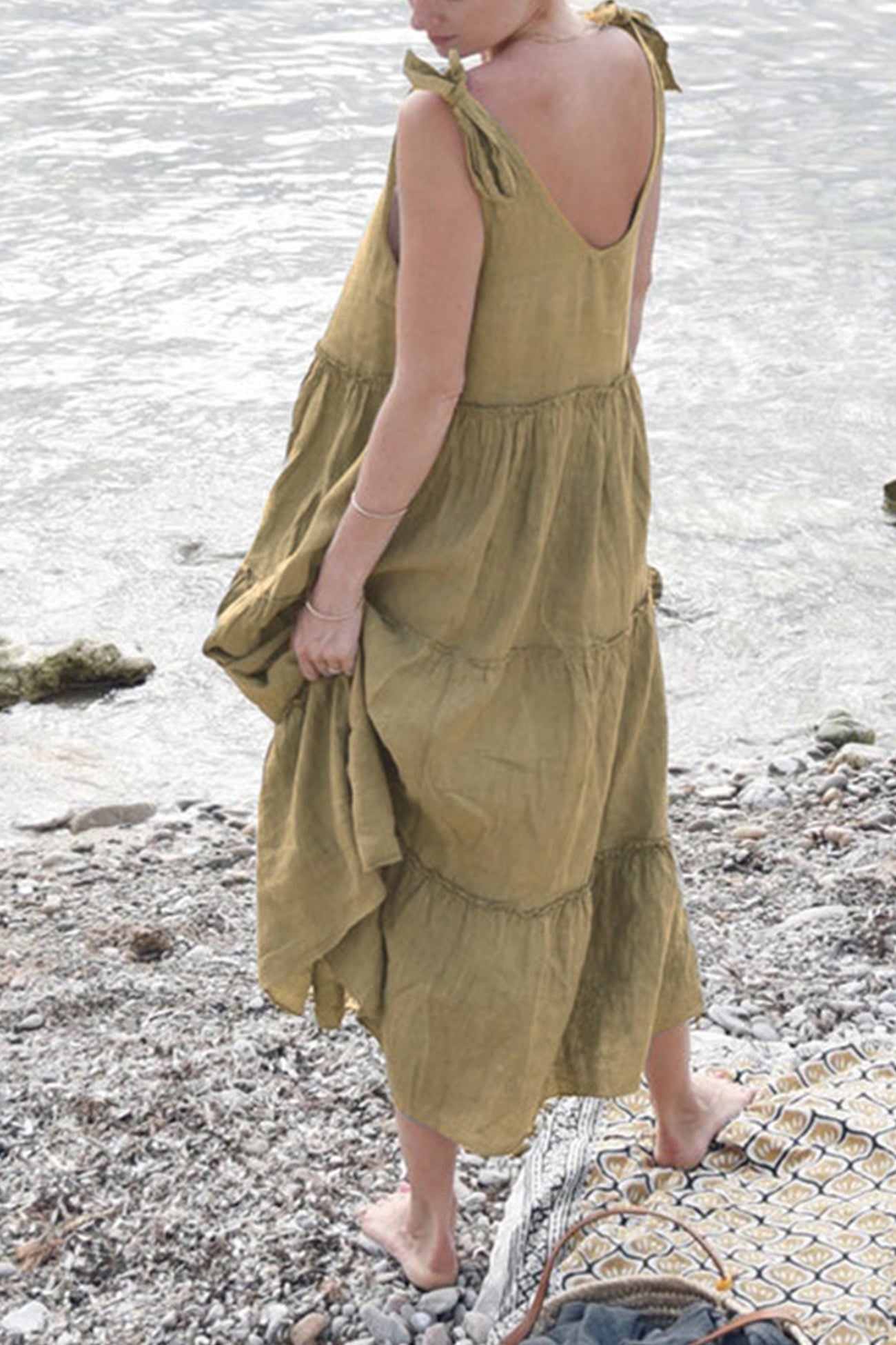 Effortlessly Elegant Dress with a Timeless Design