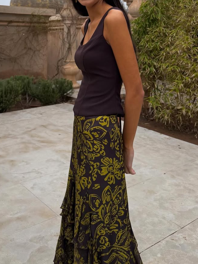 Sophisticated Garment with a Clean Classic Look
