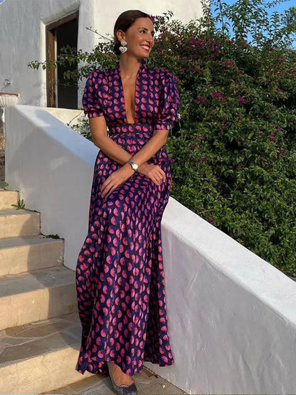 Classic Vintage Dress with a Flattering Fit