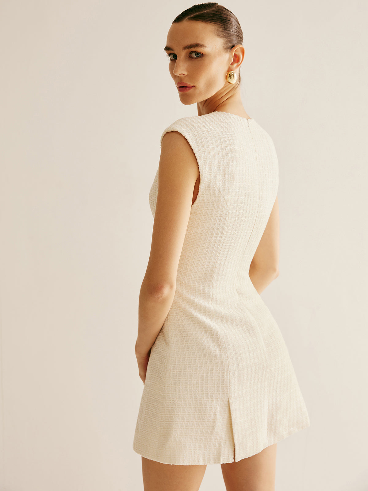 Well Tailored Dress with a Graceful Silhouette