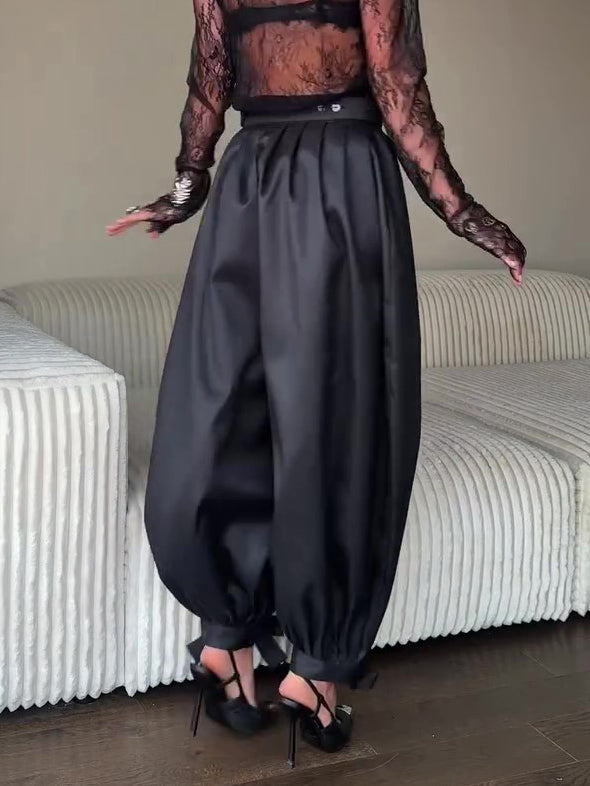 Effortlessly Elegant Pants with a Timeless Design