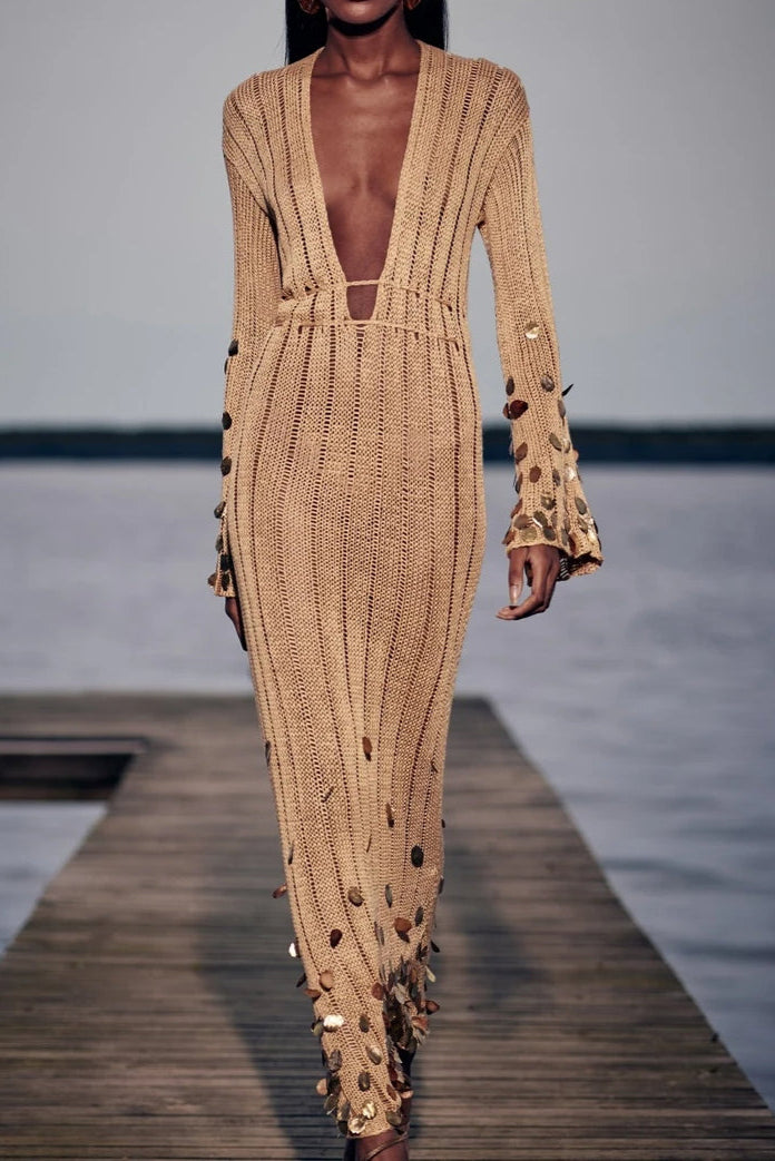 Beautifully Finished Dress in a Timeless Design