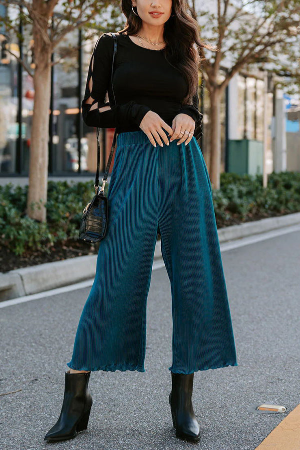 Effortlessly Elegant Pants with a Timeless Design