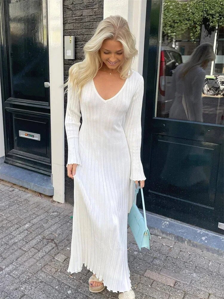 Effortlessly Elegant Dress with a Timeless Design