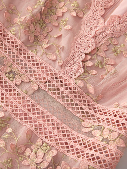 Beautifully Finished Dress in a Timeless Design