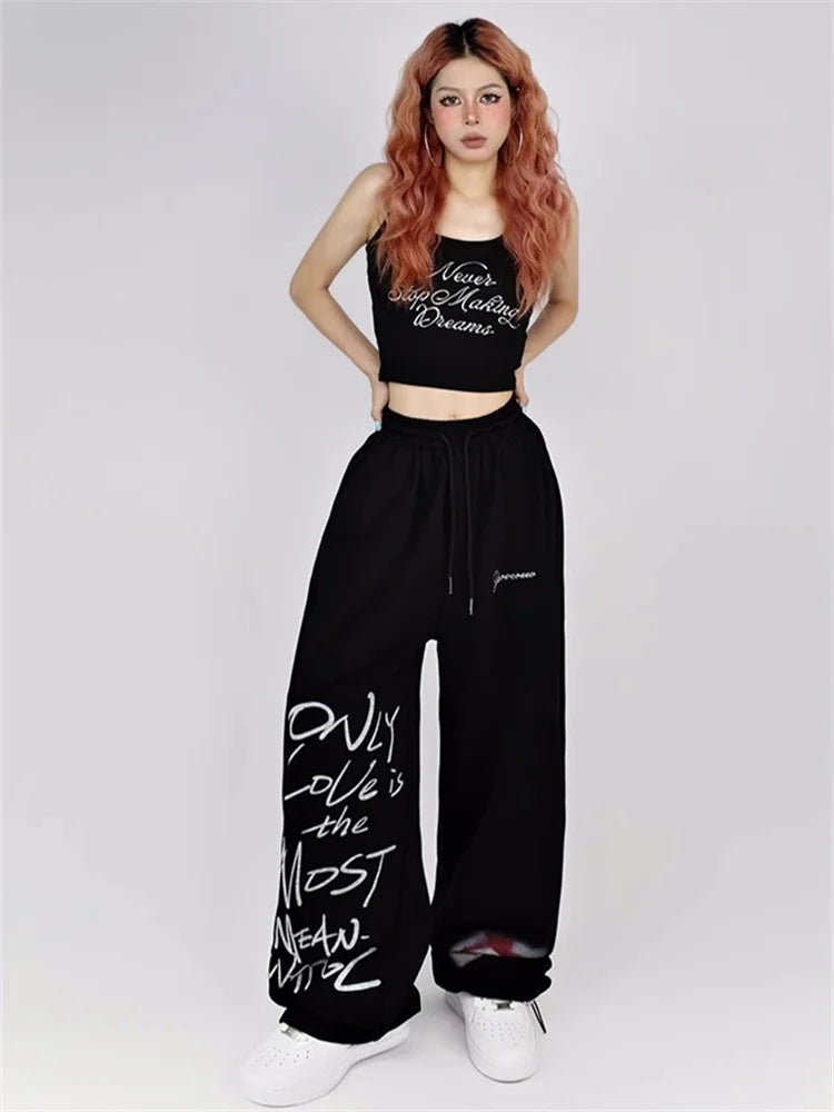 Effortlessly Elegant Pants with a Timeless Design