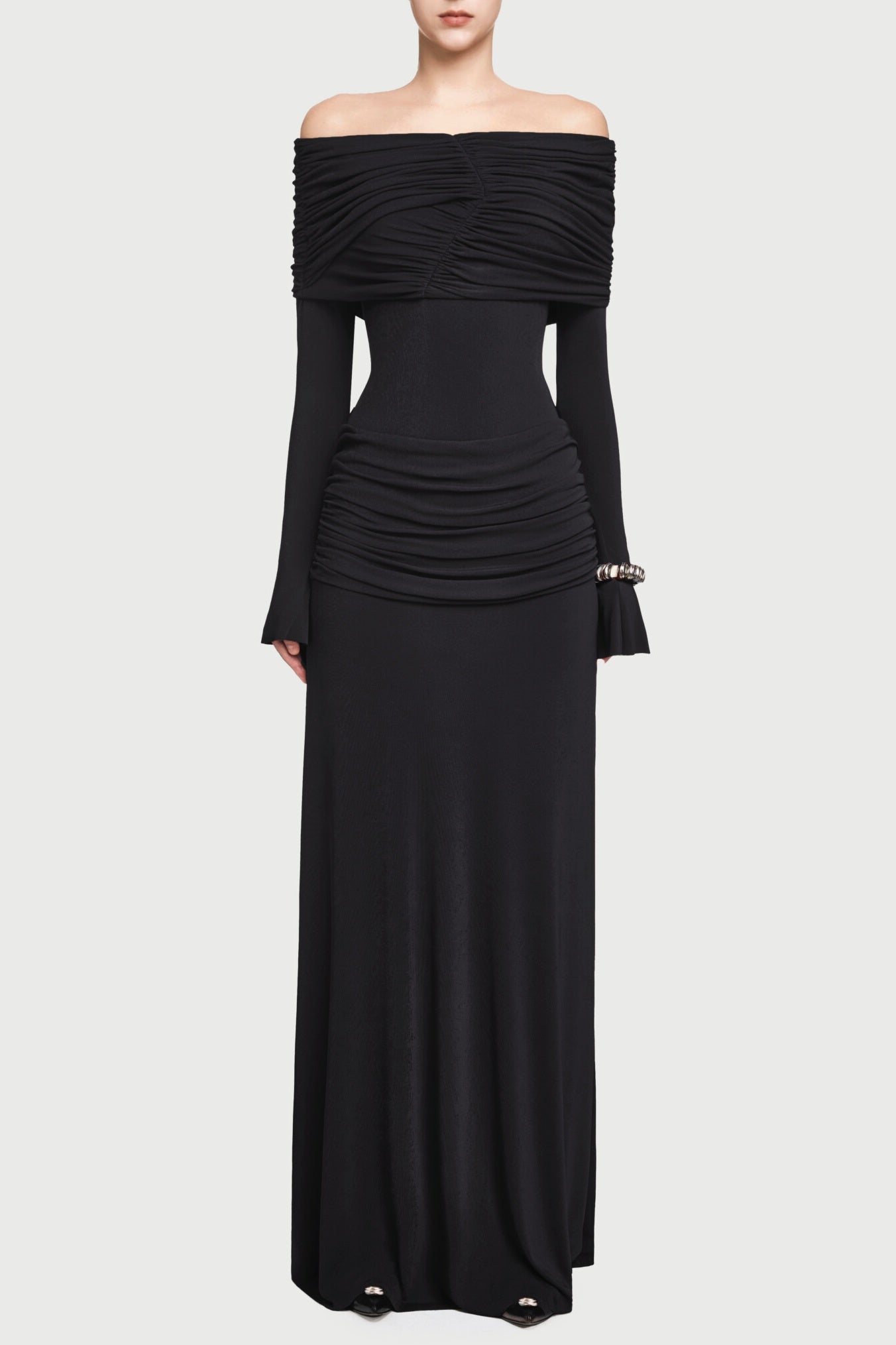 Well Tailored Dress with a Graceful Silhouette