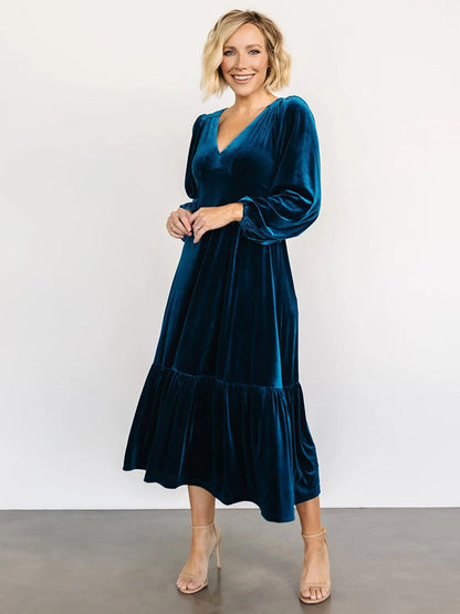 Beautifully Finished Dress in a Timeless Design