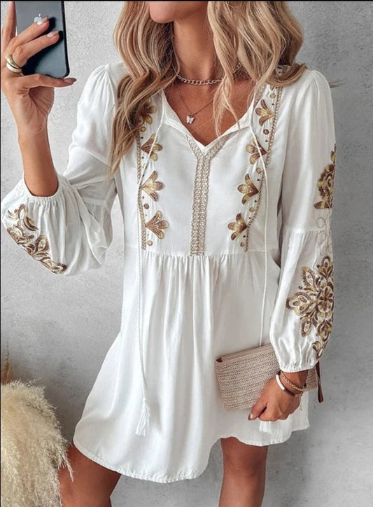 Effortlessly Elegant Dress with a Timeless Design