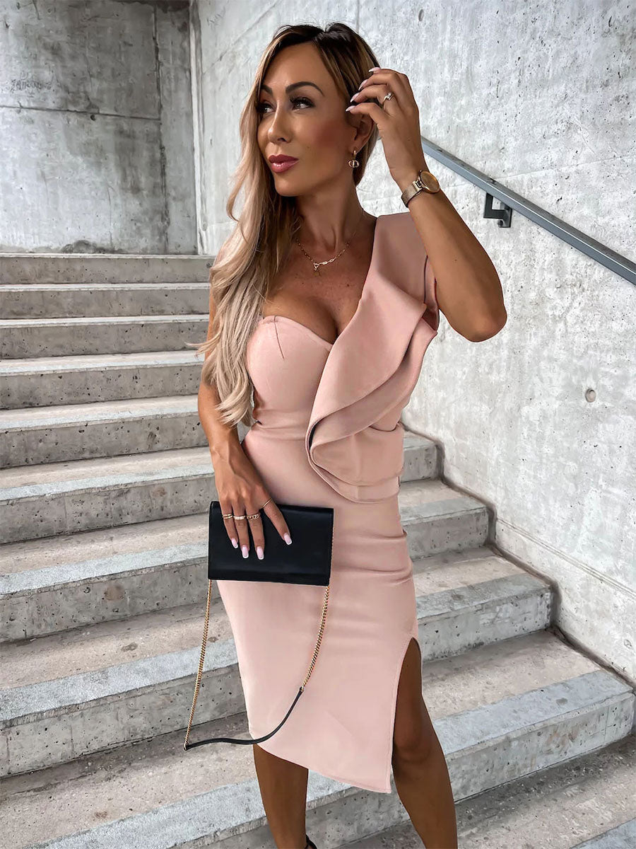 Beautifully Crafted Dress in a Classic Style
