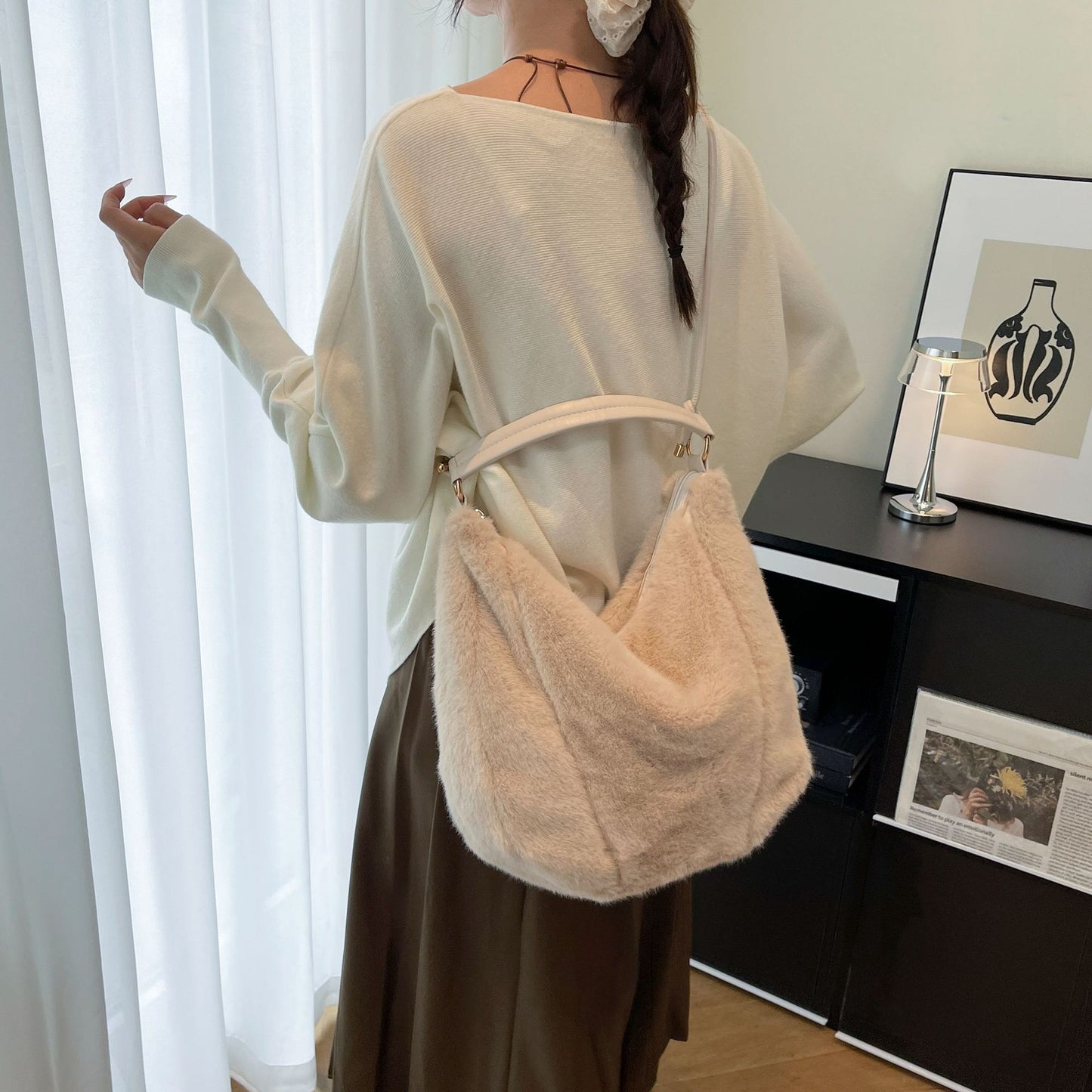 Well Tailored Bag with a Graceful Silhouette
