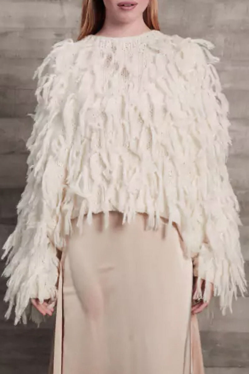 Well Tailored Sweater with a Graceful Silhouette