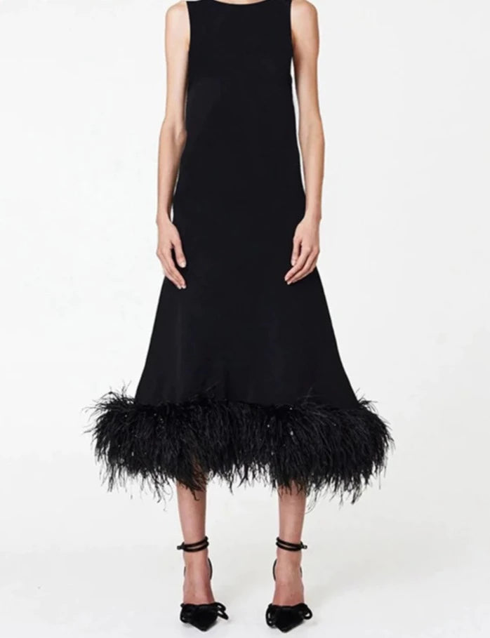 Beautifully Finished Dress in a Timeless Design