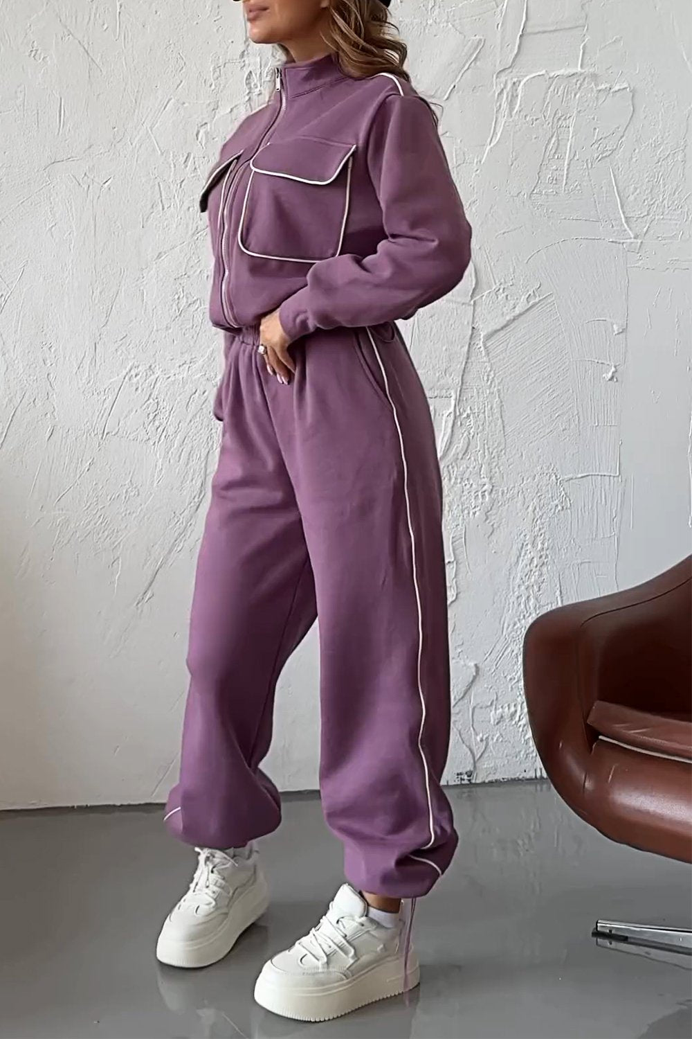 Effortlessly Elegant Pants with a Timeless Design