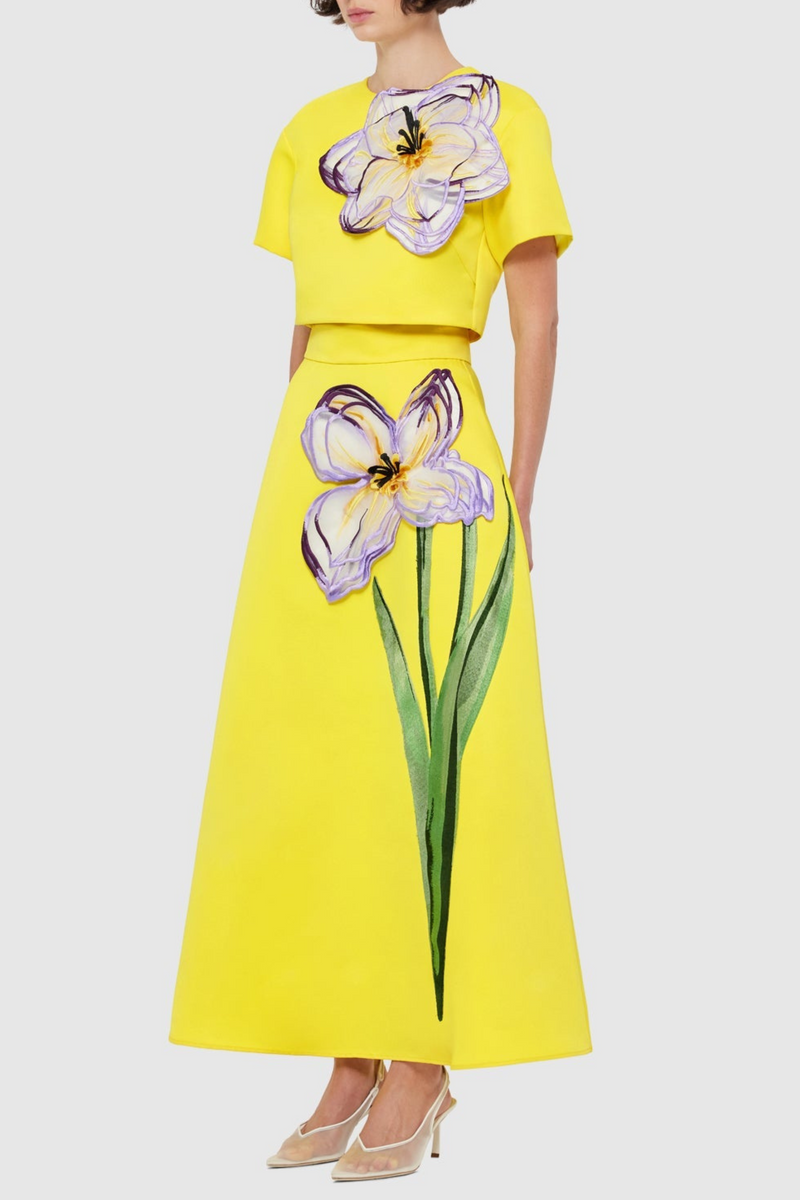 Effortlessly Elegant Garment with a Timeless Design